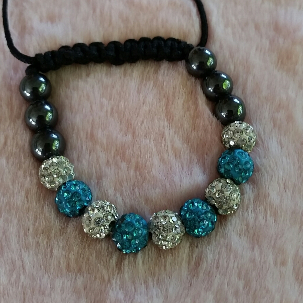 Adjustable bracelet